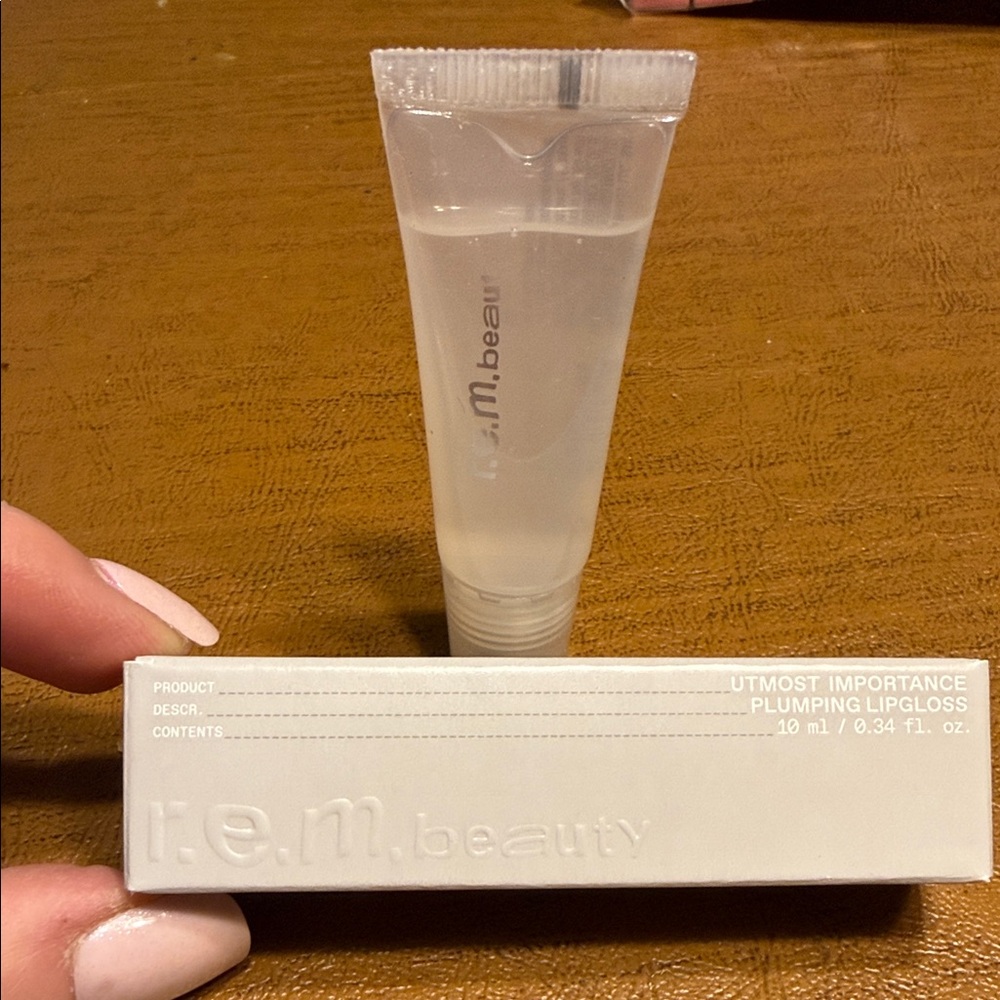R.E.M beauty Clear Plumping Lip Gloss